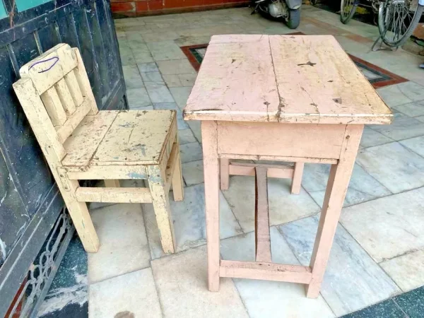 OLD-VINTAGE-HANDMADE-SOLID-WOODEN-KIDS-.-CHILD-STUDY-DINING-TABLE-CHAIR-SET