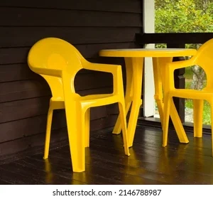 SET BRIGHT YELLOW PLASTIC TABLE