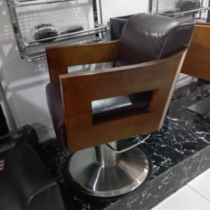 Brown Salon Barber Chair with Wooden Handle