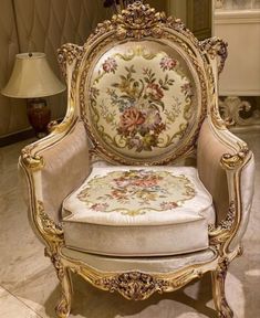 Royal Chair Cream