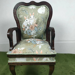 Single seater Italian royal chair