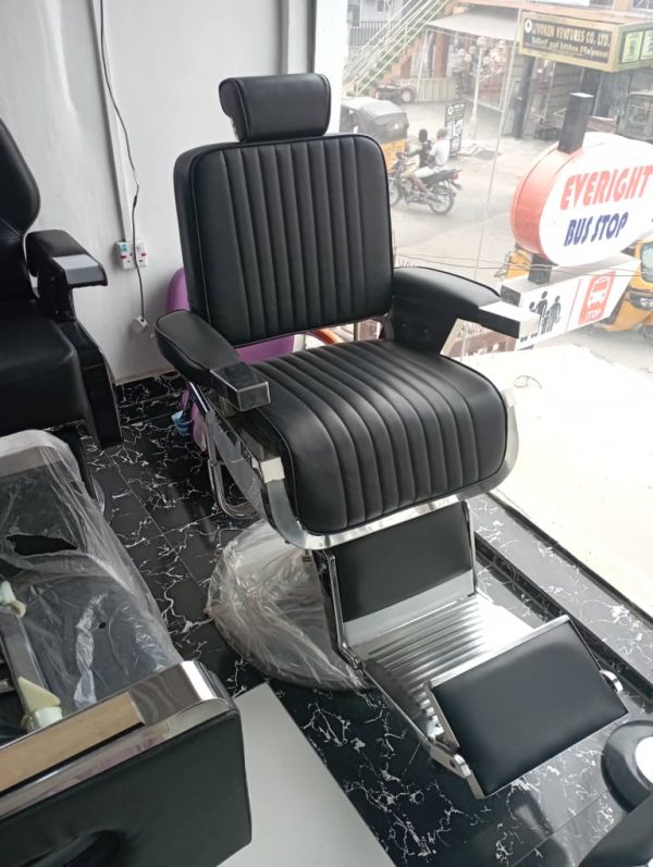 Tufted Black Saloon Chair