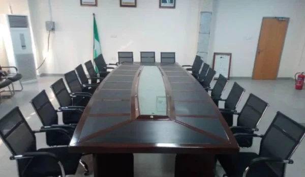 Padded conference Table - 22pers